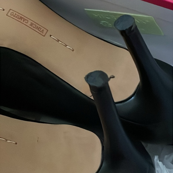 Vince Camuto Jaynita Heels in Black/Baby Sheep - Picture 6 of 6